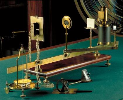 The entire apparatus as kept at the Museum of Physics in Naple (courtesy Museo di Fisica)